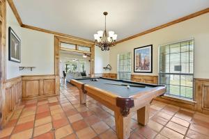 Austin Group Getaway - Pool, Hot Tub, 15 Beds