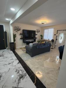 Luxury Villa-Elysium Noire at Seville 3