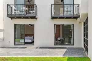 Calesa By Homirent