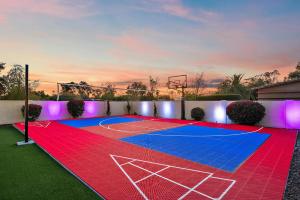 6 BR w Sport Court Pool Playground Hot Tub Arcade