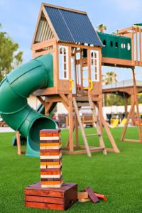 6 BR w Sport Court Pool Playground Hot Tub Arcade