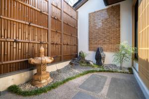 鶴Inn 鶴橋駅徒歩8分 難波 梅田 天王寺 関西空港 奈良へ直通 贅沢な和モダン一軒家 雲深居