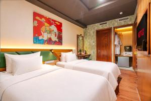 Two Elephants Hotel