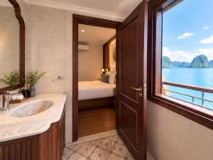 Oris Cruises Ha Long - Bai Tu Long Private Journeys