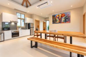 4BR Pool Villa MGM Sky 3 Near Robinson Chalong