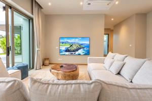 4BR Pool Villa MGM Sky 3 Near Robinson Chalong