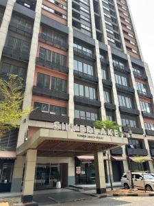 Elvirox El Ghazali 2BR Luxury Stay at Silverlake