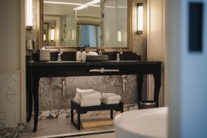 Kahavadi Chiang Rai, Curio Collection by Hilton