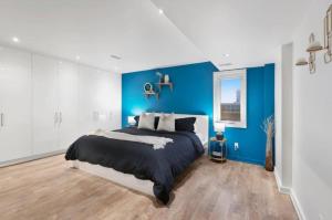 Modern 2-Bedroom & Den Near the Falls Parking Included Sleeps 6