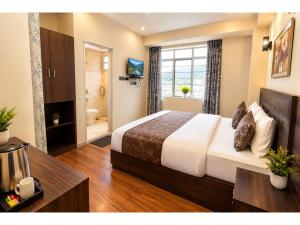 Hotel O-Live Branch Darjeeling - Premium Hill Retreat with Spacious Rooms & Accommodation & Modern Comforts with Himalayan Views
