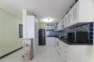 Beachfront Condo 3 bedrooms, 5 beds, 2 bathrooms