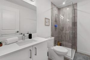2-Bedroom Niagara Stay 8 Minutes to the Falls Sleeps 4