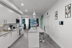 2-Bedroom Niagara Stay 8 Minutes to the Falls Sleeps 4