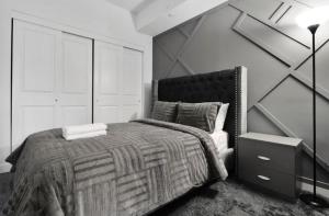 2-Bedroom Niagara Stay 8 Minutes to the Falls Sleeps 4