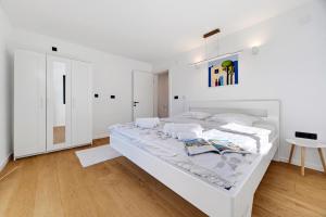 Green Zone Apartment With Terrace And Parking - Happy Rentals