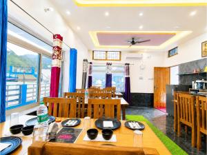 Hotel Aarohi Homestay & Suites