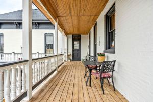 Historic Apt on Mansion Row, Minutes to Louisville