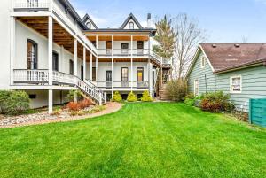 Historic Apt on Mansion Row, Minutes to Louisville