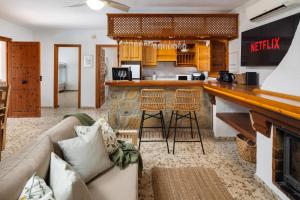 Villa Nerja with Pool, BBQ, Games & Fireplace