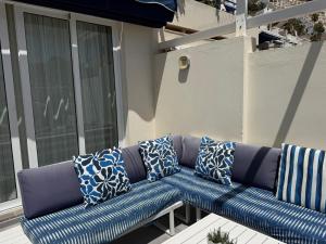 MOGAN PEARL - SEA VIEW - DOUBLE TERRACE - HEATED POOL -BEACH - 1gb WIFI - Calm and green Complex - AIR CONDITIONING