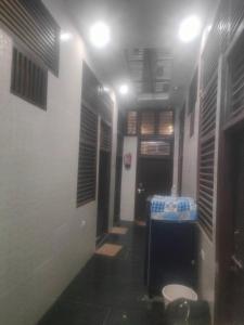 AC Guest house vrindavan Near Premanand maharaj
