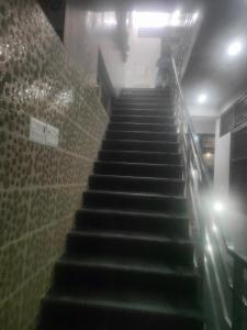 AC Guest house vrindavan Near Premanand maharaj