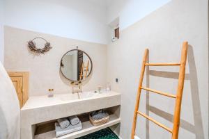 Riad Des Sables authentic - Exclusive - Pool - 15 min walk Jemaa El Fnaa