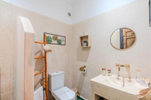 Riad Des Sables authentic - Exclusive - Pool - 15 min walk Jemaa El Fnaa