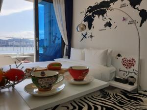 속초 중심 삼성 레지던스 1차 3층 Sokcho Central Lake & Ocean View Stay