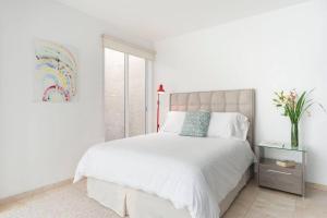 Condesa Residence Amsterdam 103 Sunny 1Bed 1Bath on Amsterdam AV