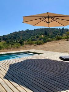 Facing private lagoon, 10 min to top vineyards, pool