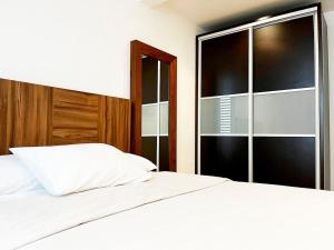 Condesa Residence Amsterdam B Inviting 2BR, 1BA Apartment with Modern Touches on Amsterdam Avenue