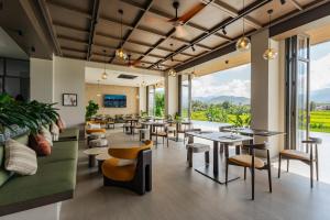Nan Arun Sunrise Room 302, High Floor Sunrise View