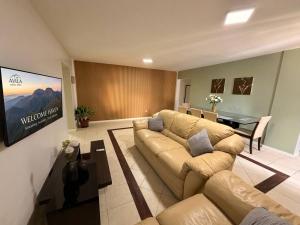 Spacious in Los Palos Grandes, Parking, AC