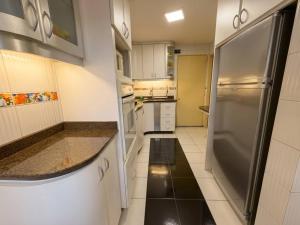 Spacious in Los Palos Grandes, Parking, AC