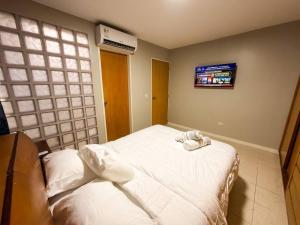 Spacious in Los Palos Grandes, Parking, AC