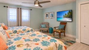 Beach Getaway,Walk orBike to beach,Fenced for doggie, Large Driveway