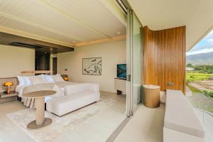 Nan Arun Suite South 304, High Floor Corner Suite