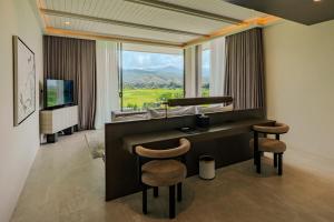 Nan Arun Suite South 304, High Floor Corner Suite