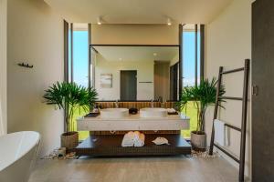 Nan Arun Suite South 304, High Floor Corner Suite