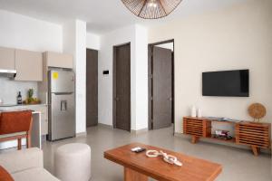 1 bedroom apartment 50m from the sea with Infinity pool
