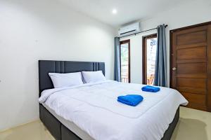 R&B hostel apartments and sports bar