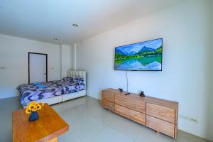 R&B hostel apartments and sports bar