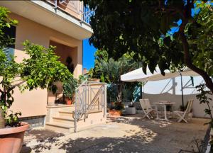 Lola Rosie Holiday Apartments