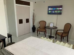 The Chique Suite - The Ultimate Urban Retreat