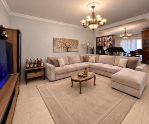 Big Best Tirana apartament
