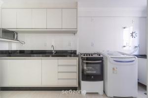 Apto 2Q c churrasq. no centro - Bombinhas CAA103