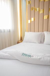 Golden Haven, Luxury Apartment with Pool