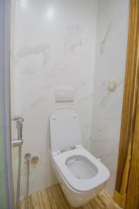 Golden Haven, Luxury Apartment with Pool