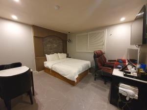 Bulgwang CS Hotel